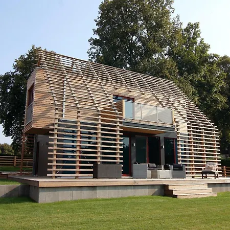 بيت للعطل Mit Aussensauna In